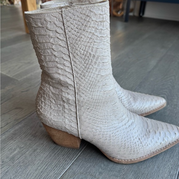 Matisse Caty Snake Skin Cream Boots - Picture 2 of 7